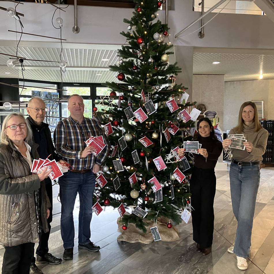 Vorweihnachtszeit in Wermelskirchen: Wo Wunschbäume für Lächeln sorgen