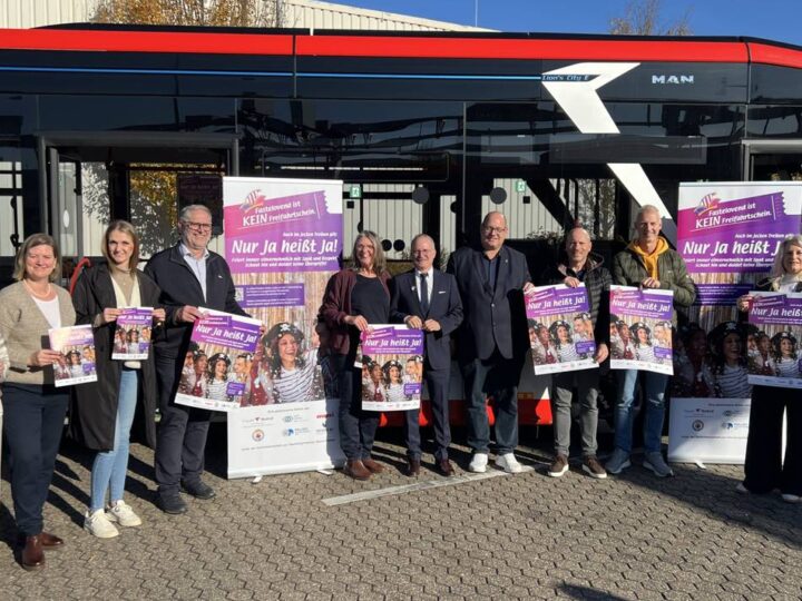 Kampagne in Leverkusen gestartet: „Nur Ja heißt Ja“ – Bus-Plakate gegen Gewalt im Karneval