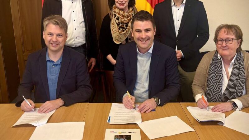 Kommunalpolitik in Düsseldorf : Schwarz-Grün holt die FDP mit ins Boot