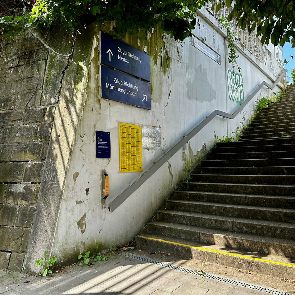 Vor Regionalliga-Spiel in Mönchengladbach: 50 vermummte Borussia-Fans attackieren Anhänger des Wuppertaler SV