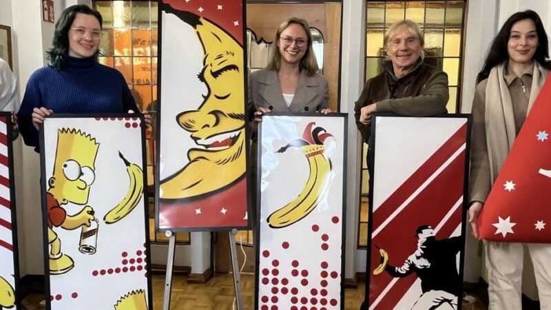 Aktion in Kalkar: Rathaus-Adventskalender diesmal voller Bananen