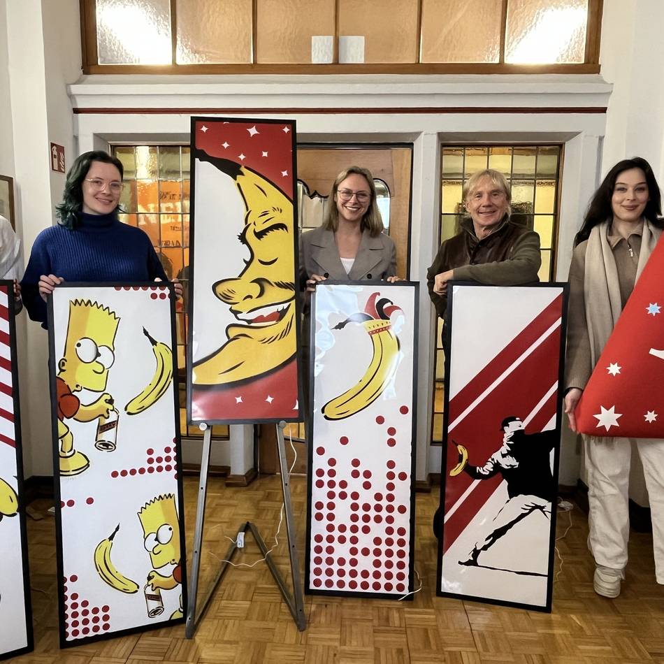 Aktion in Kalkar: Rathaus-Adventskalender diesmal voller Bananen