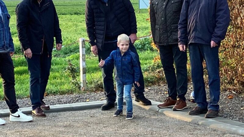 Freizeit in Korschenbroich: Lüttenglehner bauten in Eigenleistung Boulebahn