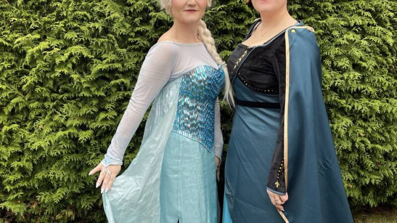 Erst war’s nur Hobby: Zwei Schwestern aus Goch erfreuen Kinder als „Eisköniginnen“