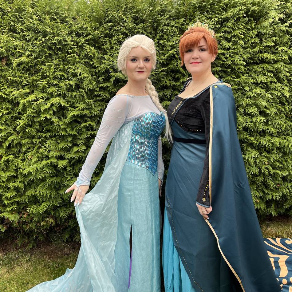 Erst war’s nur Hobby: Zwei Schwestern aus Goch erfreuen Kinder als „Eisköniginnen“