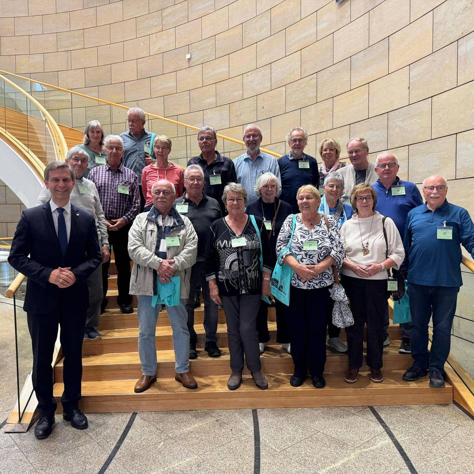 Vom Altbierdorf nach Düsseldorf: Issumer Freundesgruppe auf Besuch im Landtag