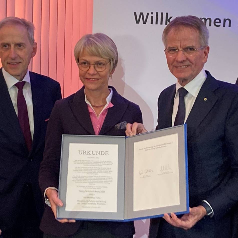 Düsseldorf: Handwerk ehrt Schulministerin Feller