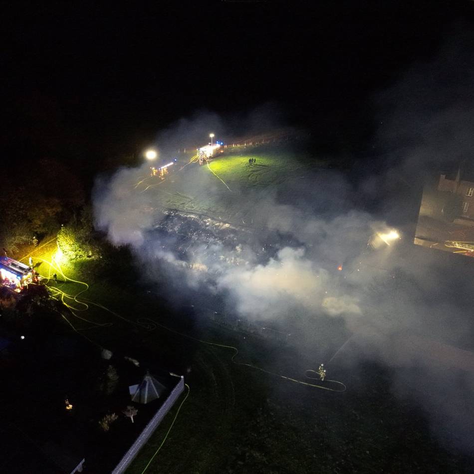 Nach Großbrand in Rommerskirchen: Noch immer werden Glutnester gelöscht