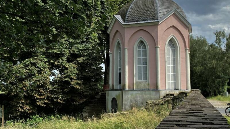 Denkmalschutz in Meerbusch: Remise auf Haus Meer benötigt neue Schutzplane