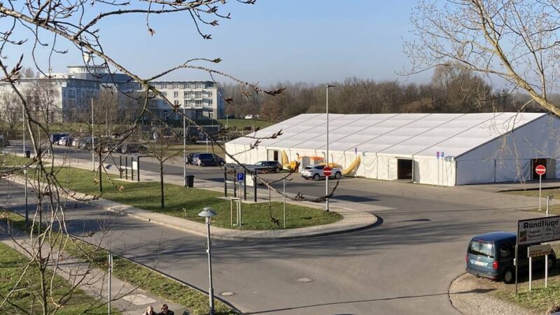 Im Februar in Wesel: Diese Partys und jecken Veranstaltungen finden 2026 im Festzelt am Rhein statt