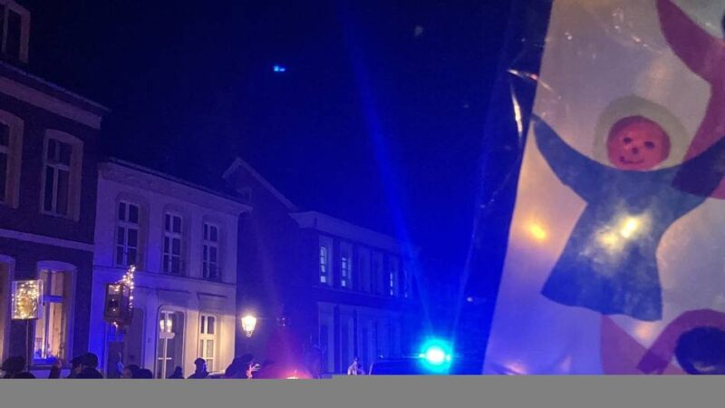 Traditioneller Zug durch die Stadt: St. Martin führt Hunderte Schüler durch Kalkar