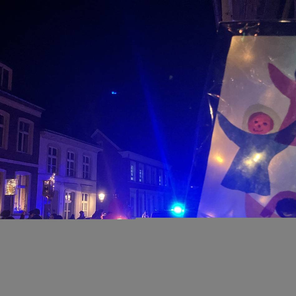 Traditioneller Zug durch die Stadt: St. Martin führt Hunderte Schüler durch Kalkar