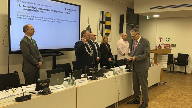 Erste Sitzung des neuen Rates der Stadt Korschenbroich: Venten als Bürgermeister vereidigt