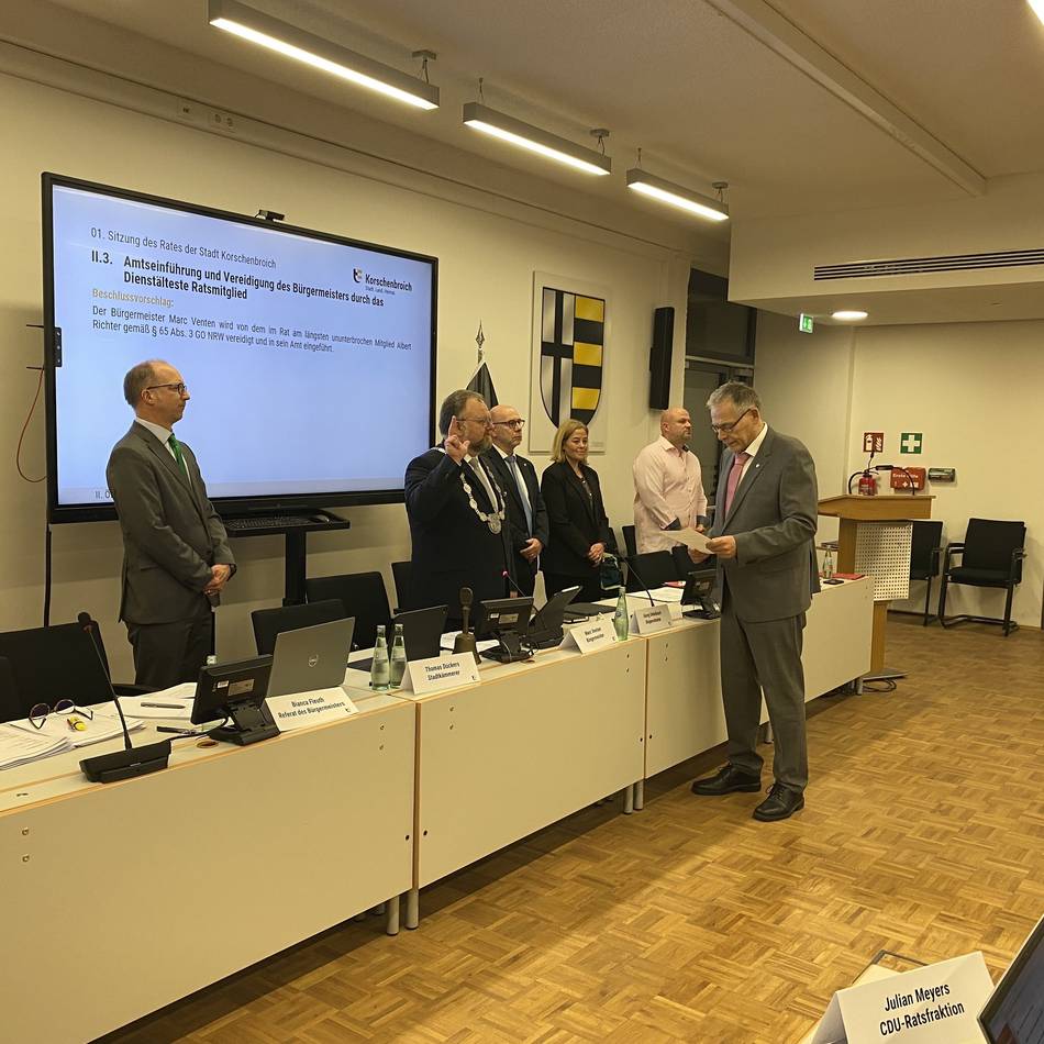 Erste Sitzung des neuen Rates der Stadt Korschenbroich: Venten als Bürgermeister vereidigt