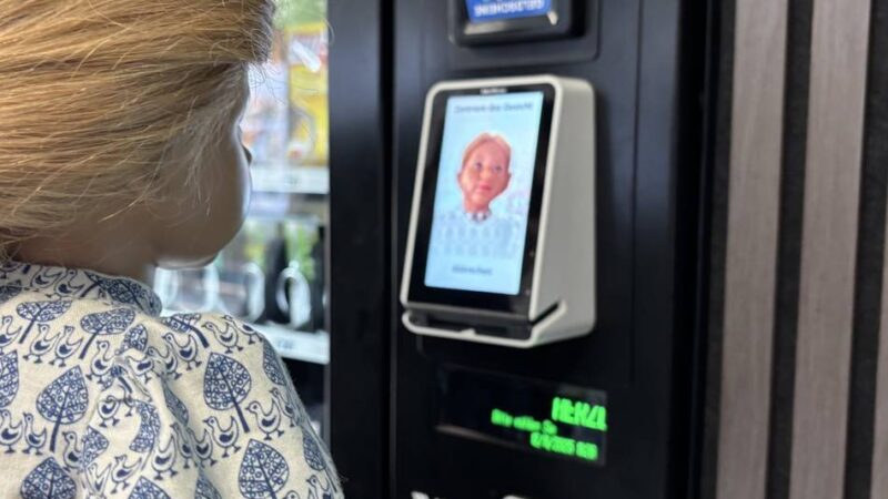 Fällt die KI auf eine Puppe rein?: Alkohol am Kiosk in Goch kaufen – per Gesichtserkennung