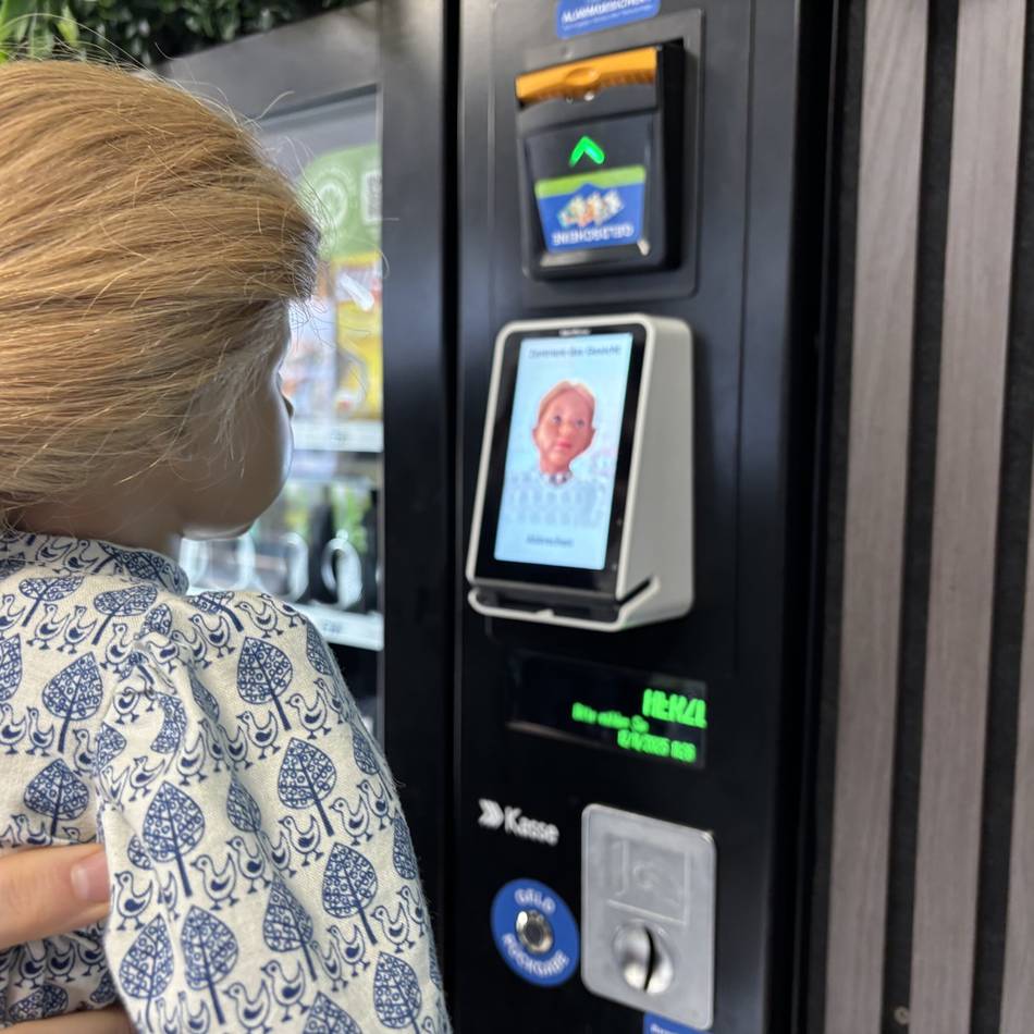 Fällt die KI auf eine Puppe rein?: Alkohol am Kiosk in Goch kaufen – per Gesichtserkennung