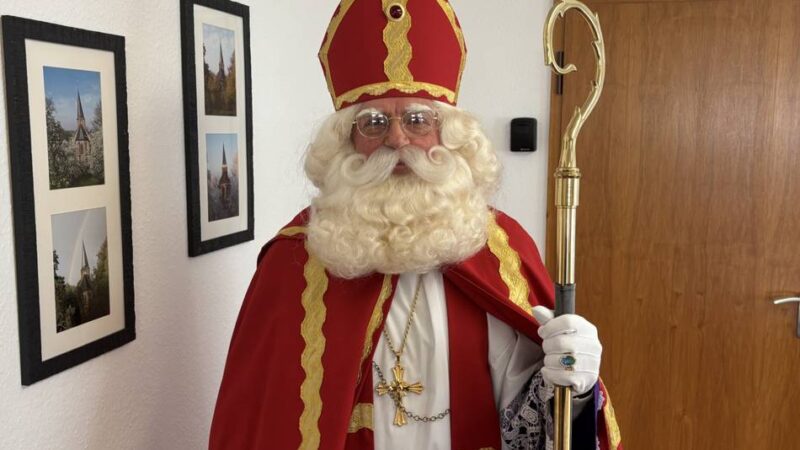 Tradition auf dem Spoykanal: Der Klever Nikolaus, der über das Wasser kommt