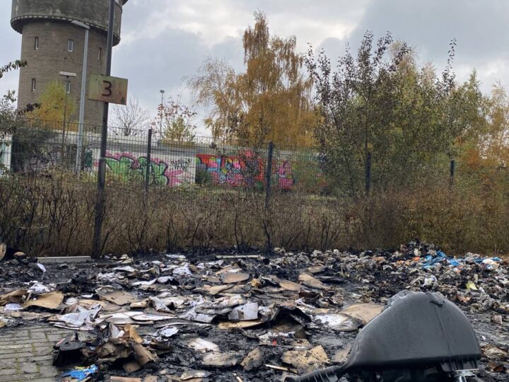 Brandserie erschüttert die Stadt: Nächster Brand in Geldern – Polizei nimmt Frau in Nähe des Tatorts fest