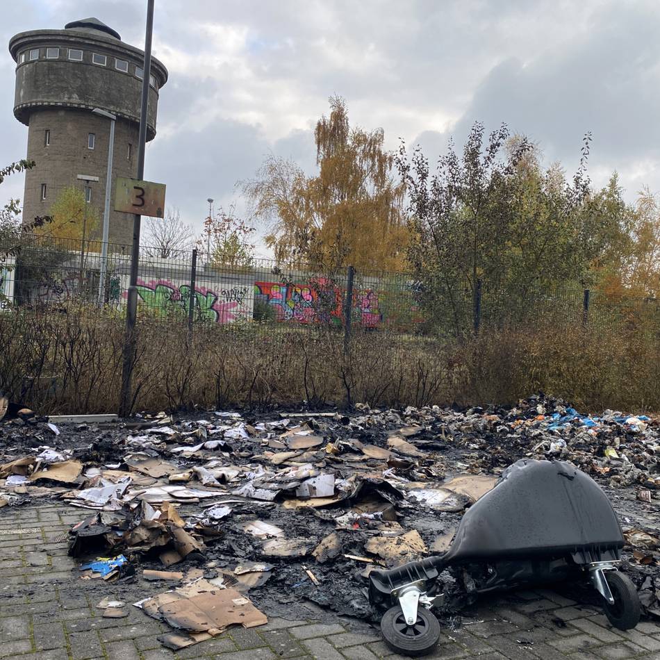 Brandserie erschüttert die Stadt: Nächster Brand in Geldern – Polizei nimmt Frau in Nähe des Tatorts fest