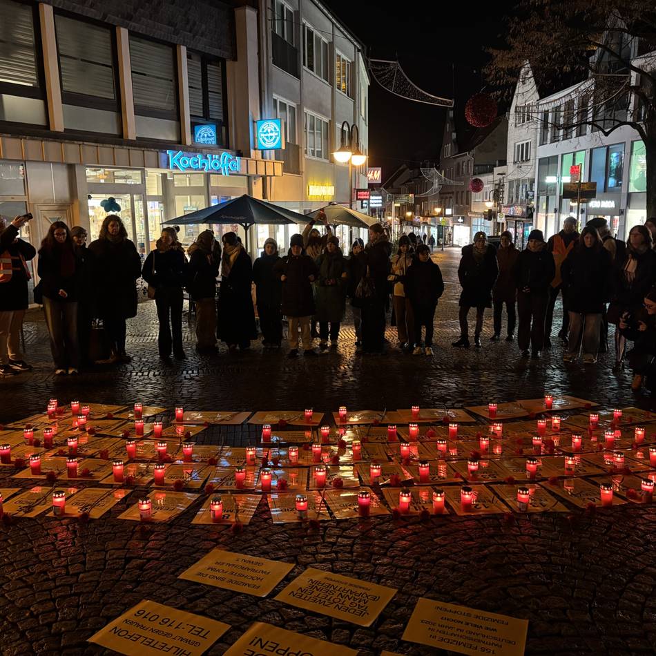 Trauermarsch durch die Innenstadt: Kleve setzt Zeichen gegen Femizide