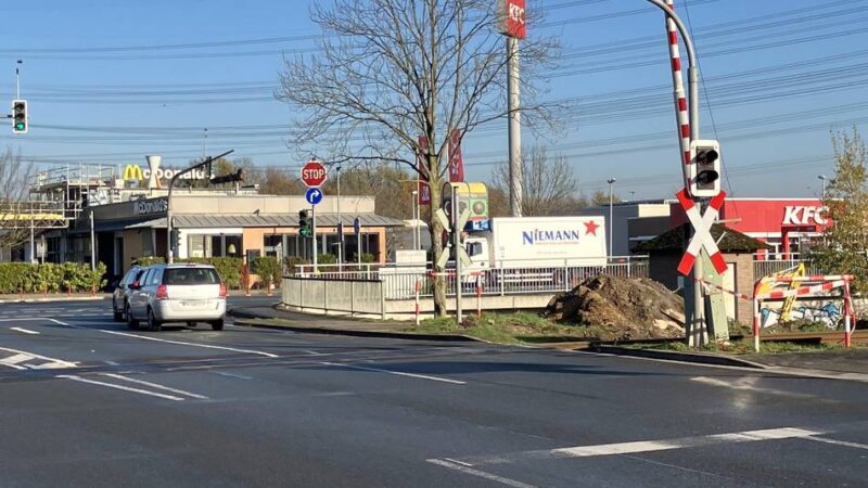 Regiobahn kündigt weitere Bauarbeiten an: Bahnübergang Gümpgesbrücke wird gesperrt