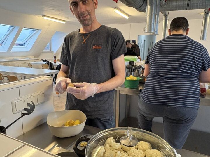 Neue Aktion der „Suppentanten“ mit Obdachlosen in Mönchengladbach: „Ich koche mir hier jeden Abend etwas“