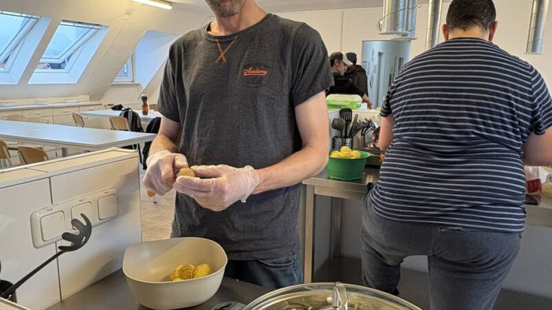 Neue Aktion der „Suppentanten“ mit Obdachlosen in Mönchengladbach: „Ich koche mir hier jeden Abend etwas“