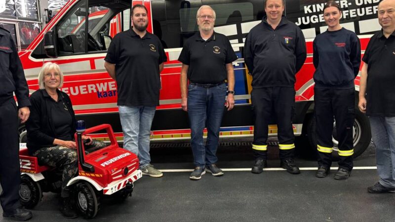 Spende vom Holzbüttger Königshaus: Feuerwehr will spezielle Tretautos für Kinder anschaffen