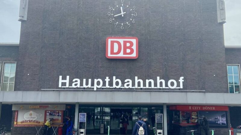 Vorfall in Duisburg: Körperverletzung vor dem Hauptbahnhof – 25-Jähriger sticht mit Messer zu