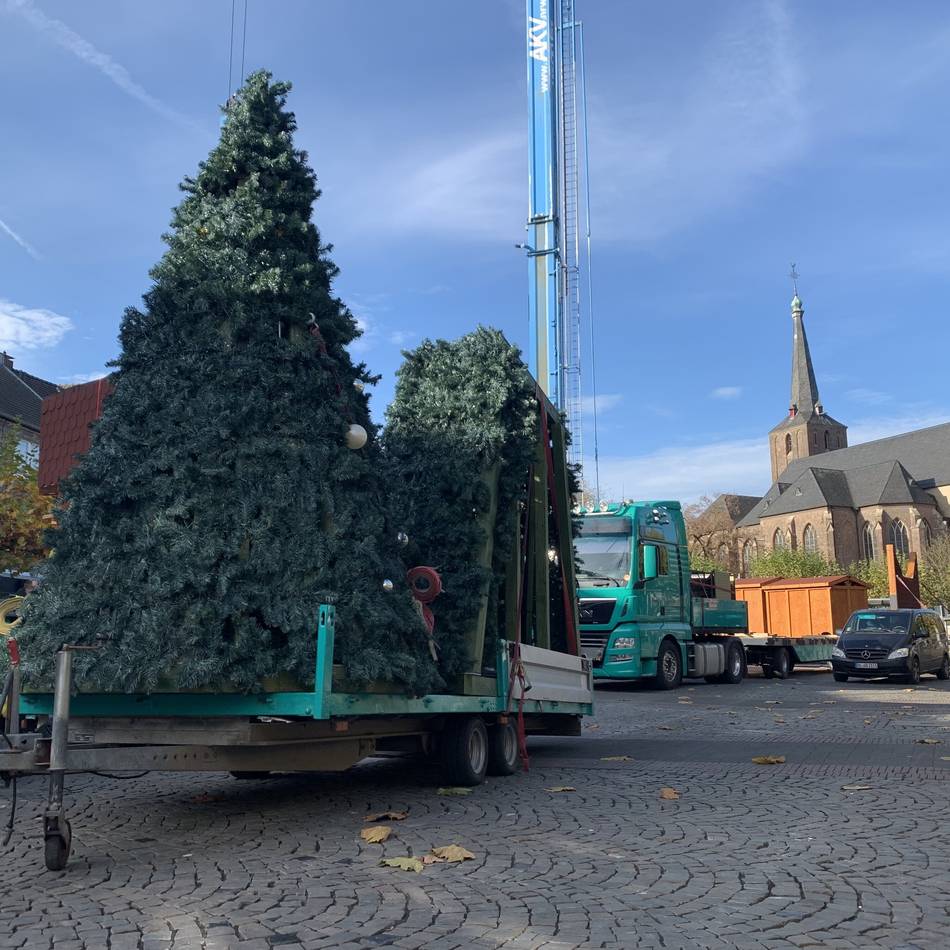 Event in der Vorweihnachtszeit: Aufbau für „Heiß auf Eis“ in Geldern läuft