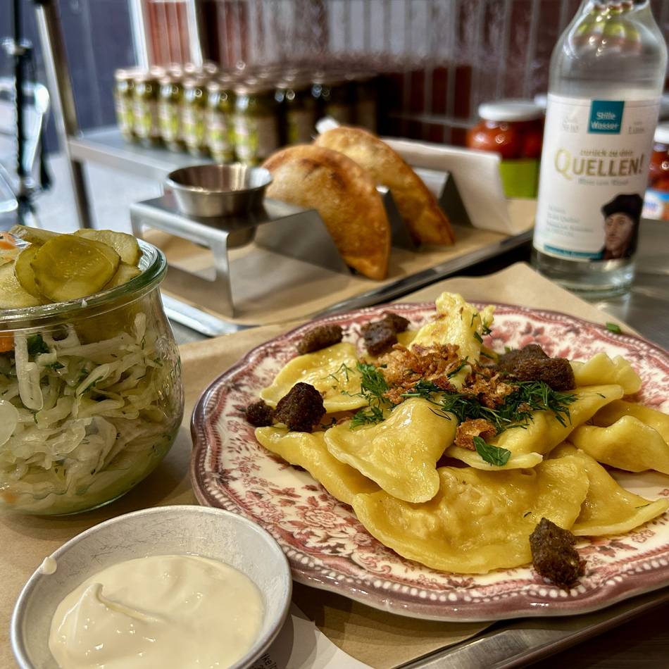 Neuer Imbiss in Düsseldorf: Auf dem Carlsplatz wird jetzt auch ukrainisch gekocht