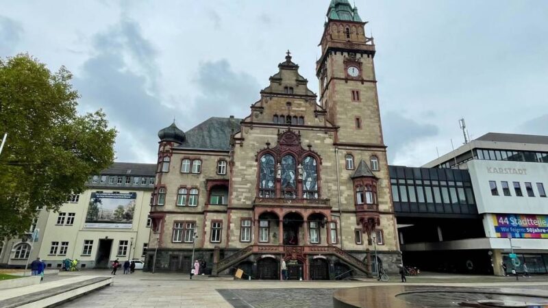 Großprojekt in Mönchengladbach: Abriss von Rathaus-Gebäuden in Rheydt startet