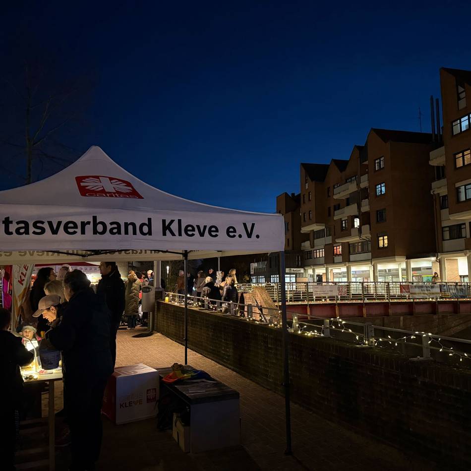 Fest am Spoyufer in Kleve: Lichterfest für Vielfalt feierte Premiere