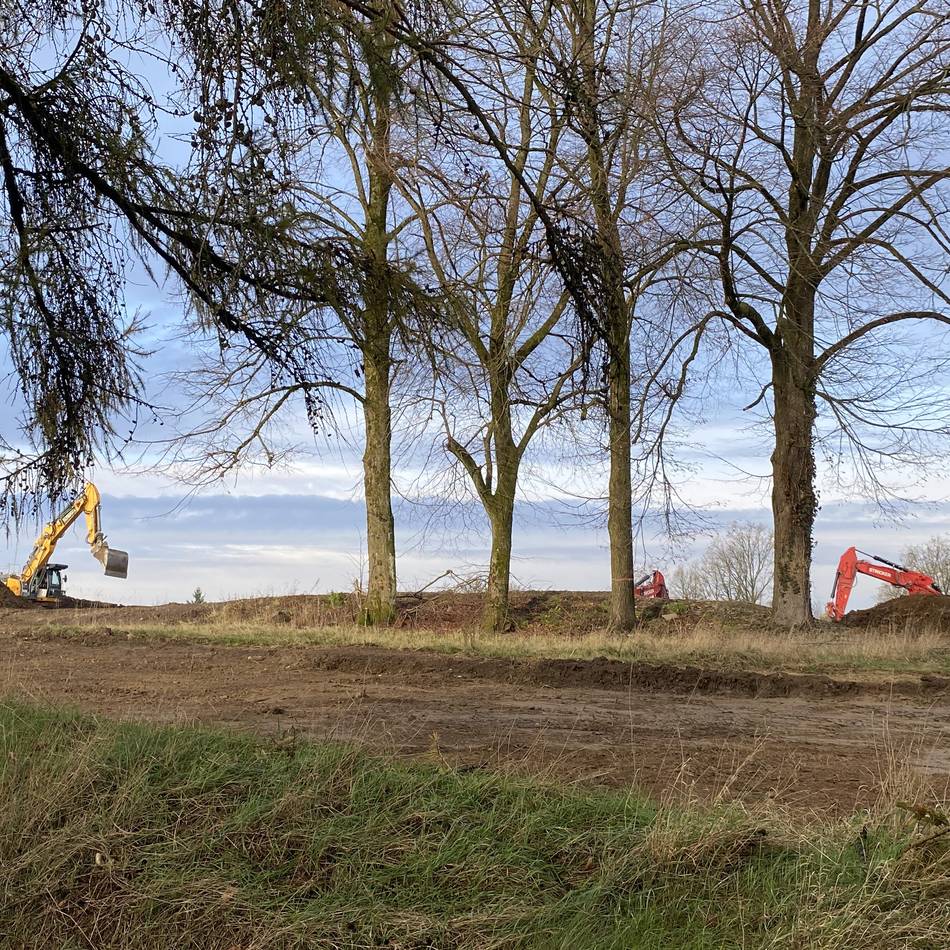 Vertragsunterzeichnung im Radevormwalder Rathaus: Bildungszentrum: Auftrag an die Baufirma erteilt