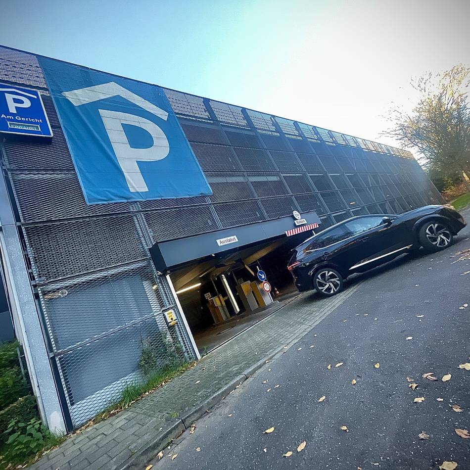 Bauarbeiten in Mönchengladbach: Umstrittenes Parkhaus wird abgerissen