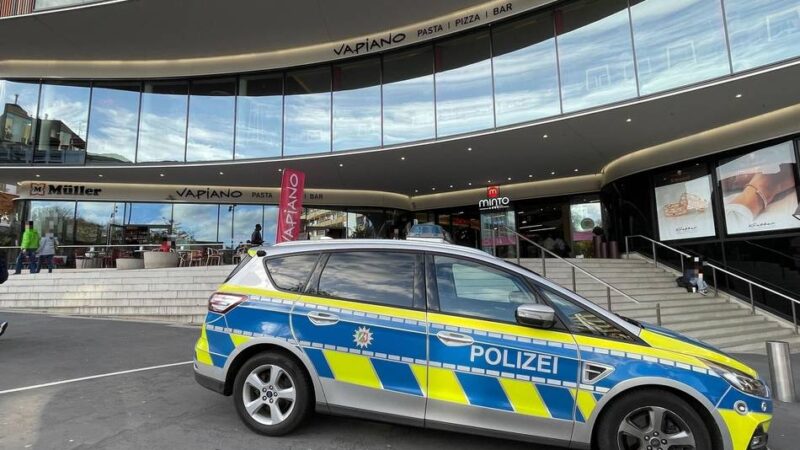 Polizei am Einkaufszentrum: Bombendrohung gegen das Minto in Mönchengladbach