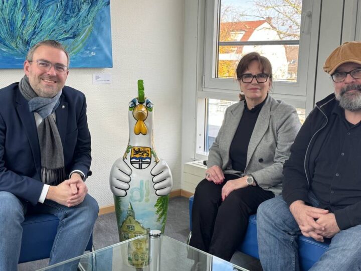 Ideen für Name gesucht: Dormagen bekommt ein Kunsthuhn zum Geburtstag