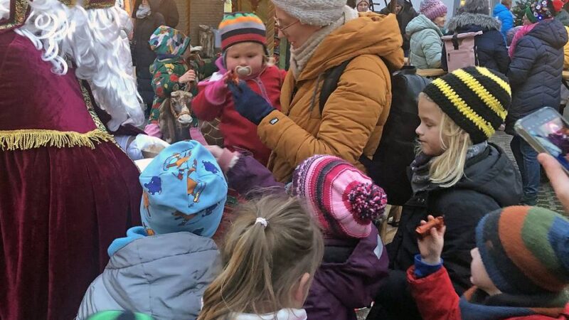 Lichterglanz Till-Moyland: Weihnachtsdorf vor historischer Dorfschmiede öffnet wieder