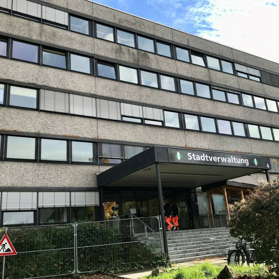 Verwaltungsgebäude Miselohestraße in Leverkusen betroffen: Technik-Probleme legen Stadtbüros in Opladen lahm