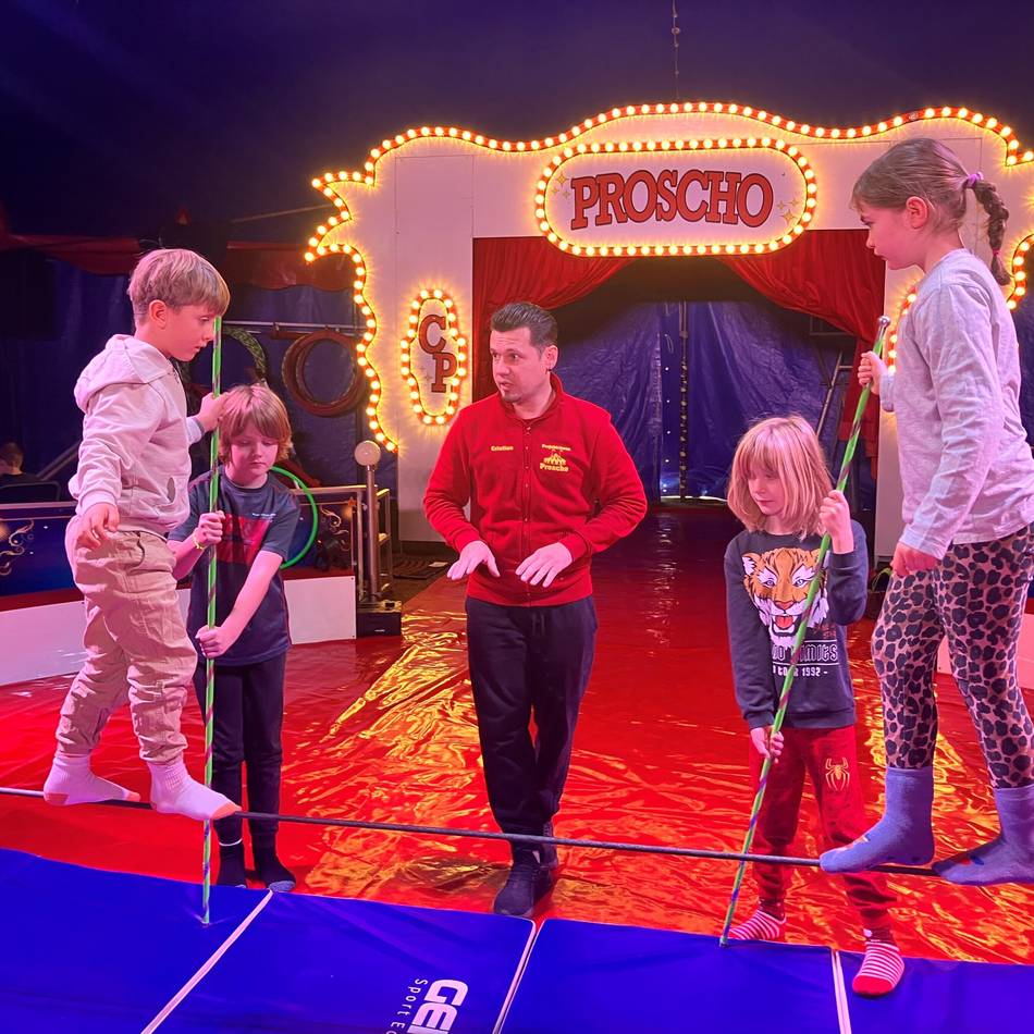 St. Peter Schule in Neuss-Rosellen: Wie Schüler von ihrem Zirkusauftritt profitieren