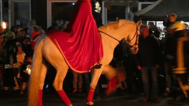 Brauchtum in Radevormwald: Sankt Martin zog wieder durch die Innenstadt