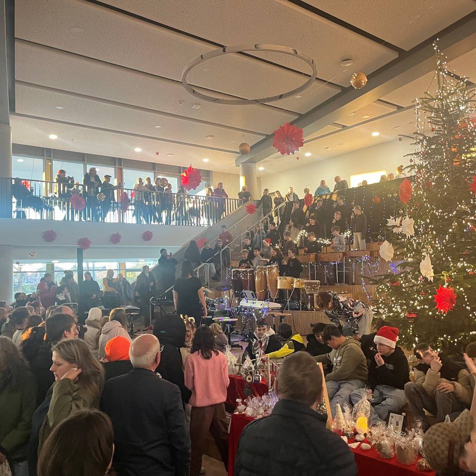 Über 2000 Besucher: Realschule in Geldern stimmt auf Adventszeit ein