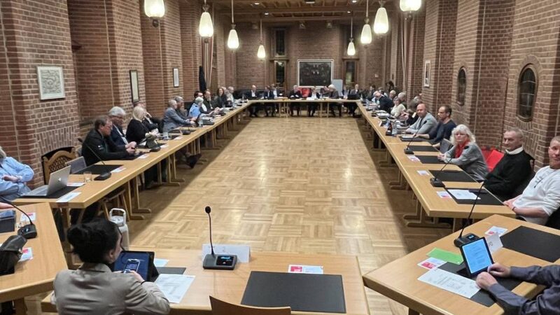 Lokalpolitik in Kalkar: Volles Haus im Saal und auf der Tribüne bei der ersten Ratssitzung