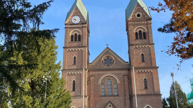 Führungen in Leverkusen: Von tragischen Unfällen, Lokalprominenz und Kirchenhistorie
