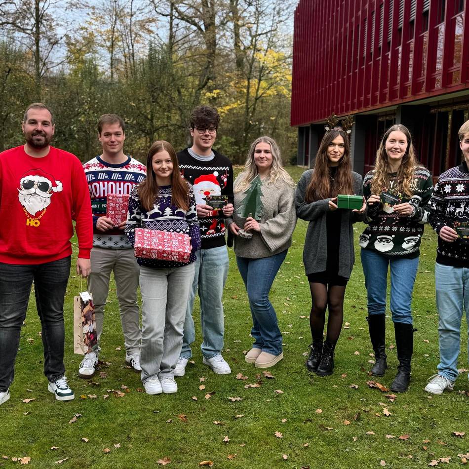 Aktion für benachteiligte Kinder: Azubis der Stadt Geldern rufen zur Wunschbaum-Aktion auf