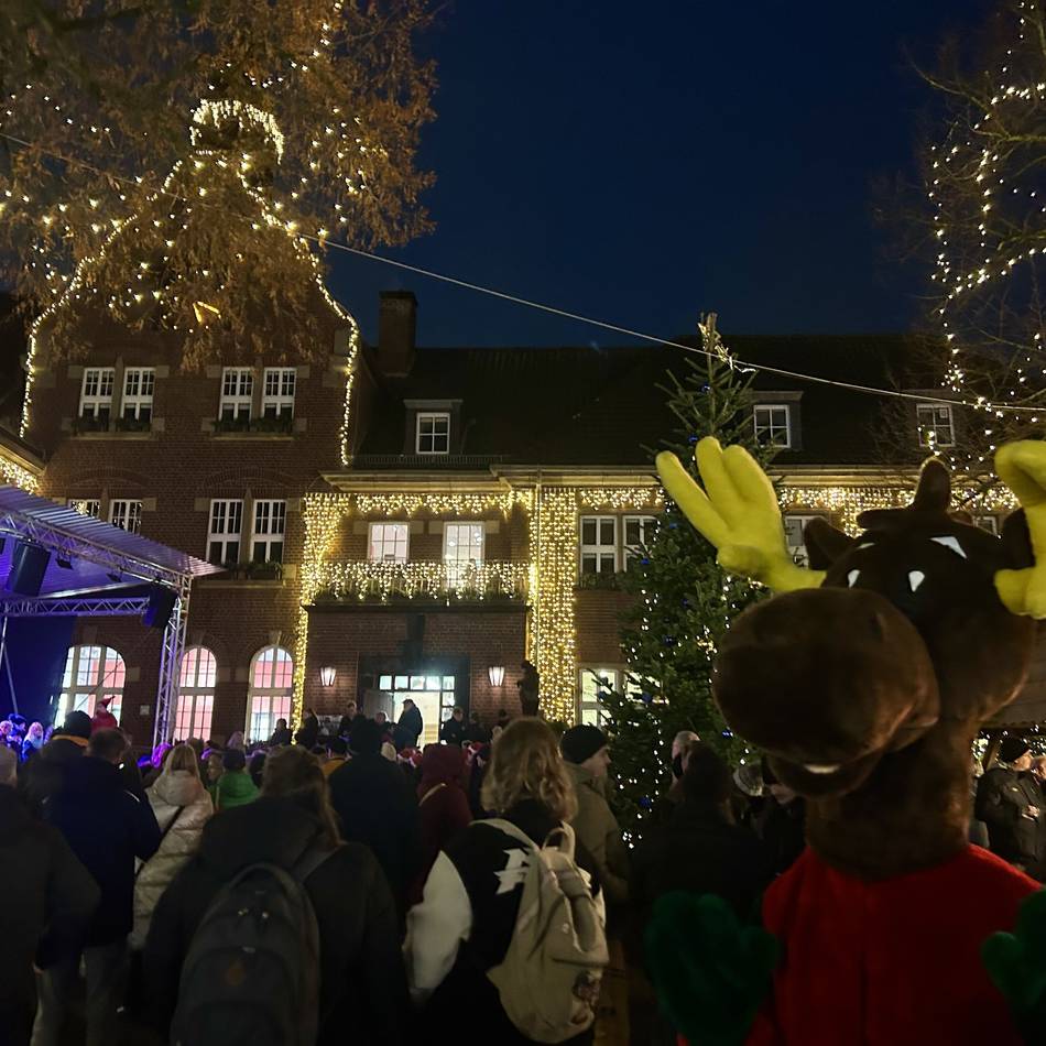 Endlich geht es los: Weihnachtstreff eröffnet – jetzt wird es auch in Dormagen festlich