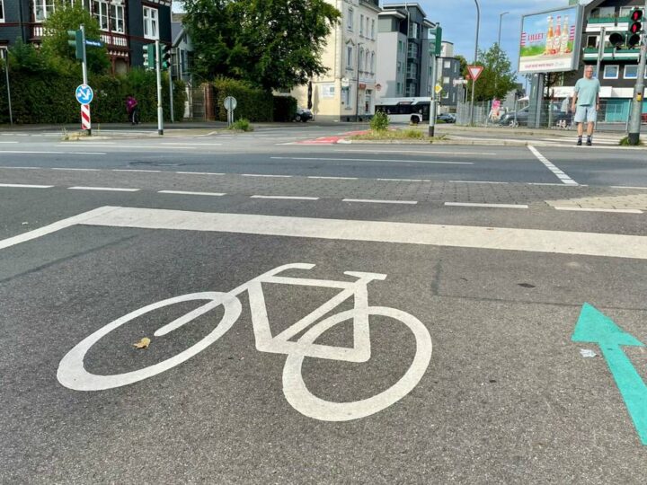 Schwerpunktkontrollen im Rheinisch-Bergischen Kreis: Von „Geisterradlern“ bis Handynutzern