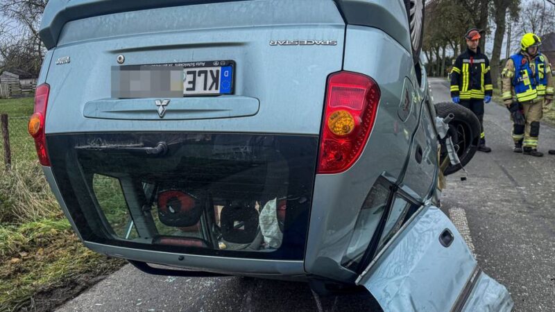 In Gegenverkehr geraten: Zwei Schwerverletzte nach Autounfall in Uedem