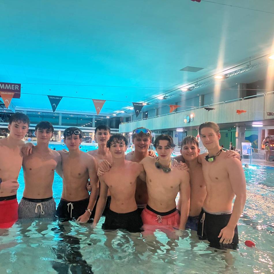 24-Stunden-Schwimmen im Stadtbad Neuss: Kraulen für die Abikasse