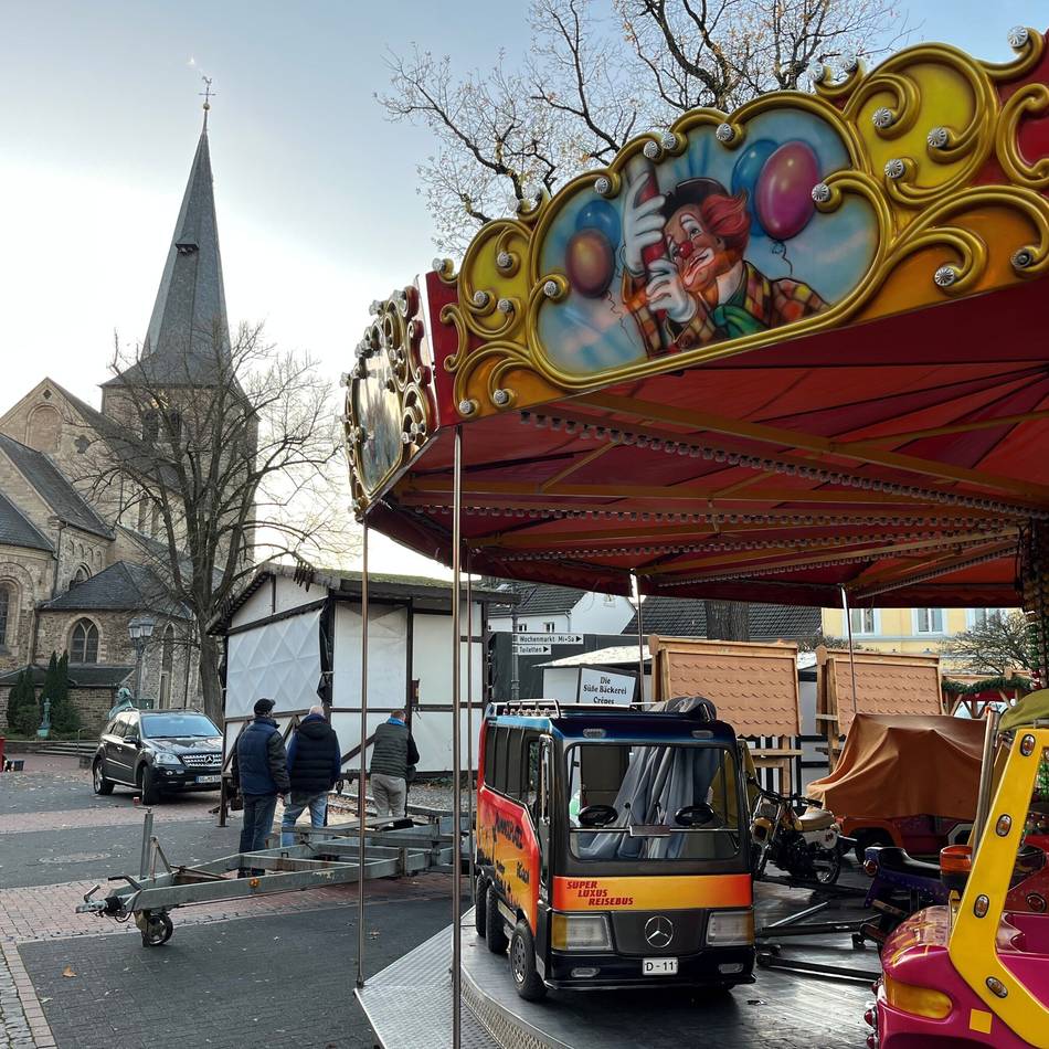 Adventszeit in Hilden: Das Winterdorf auf dem Alten Markt nimmt Formen an